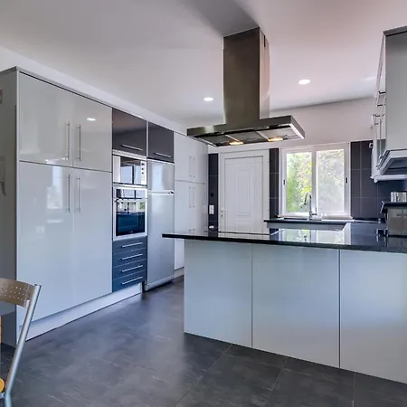 Brown's With Private Pool In Vilamoura