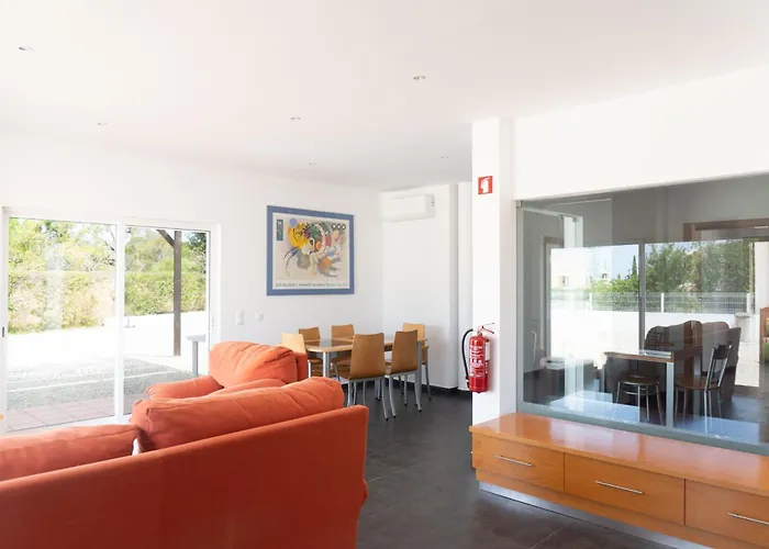 Brown's With Private Pool In Vilamoura